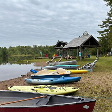 Lakefront Hideaway Resort Kawartha Lakes Buitenkant foto