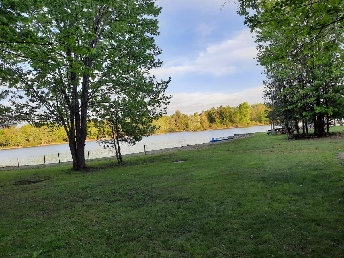 Lakefront Hideaway Resort Kawartha Lakes Buitenkant foto