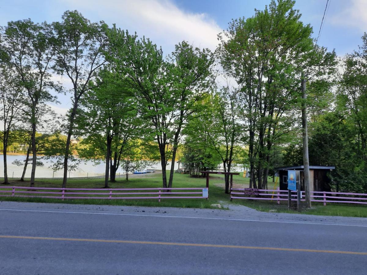 Lakefront Hideaway Resort Kawartha Lakes Buitenkant foto