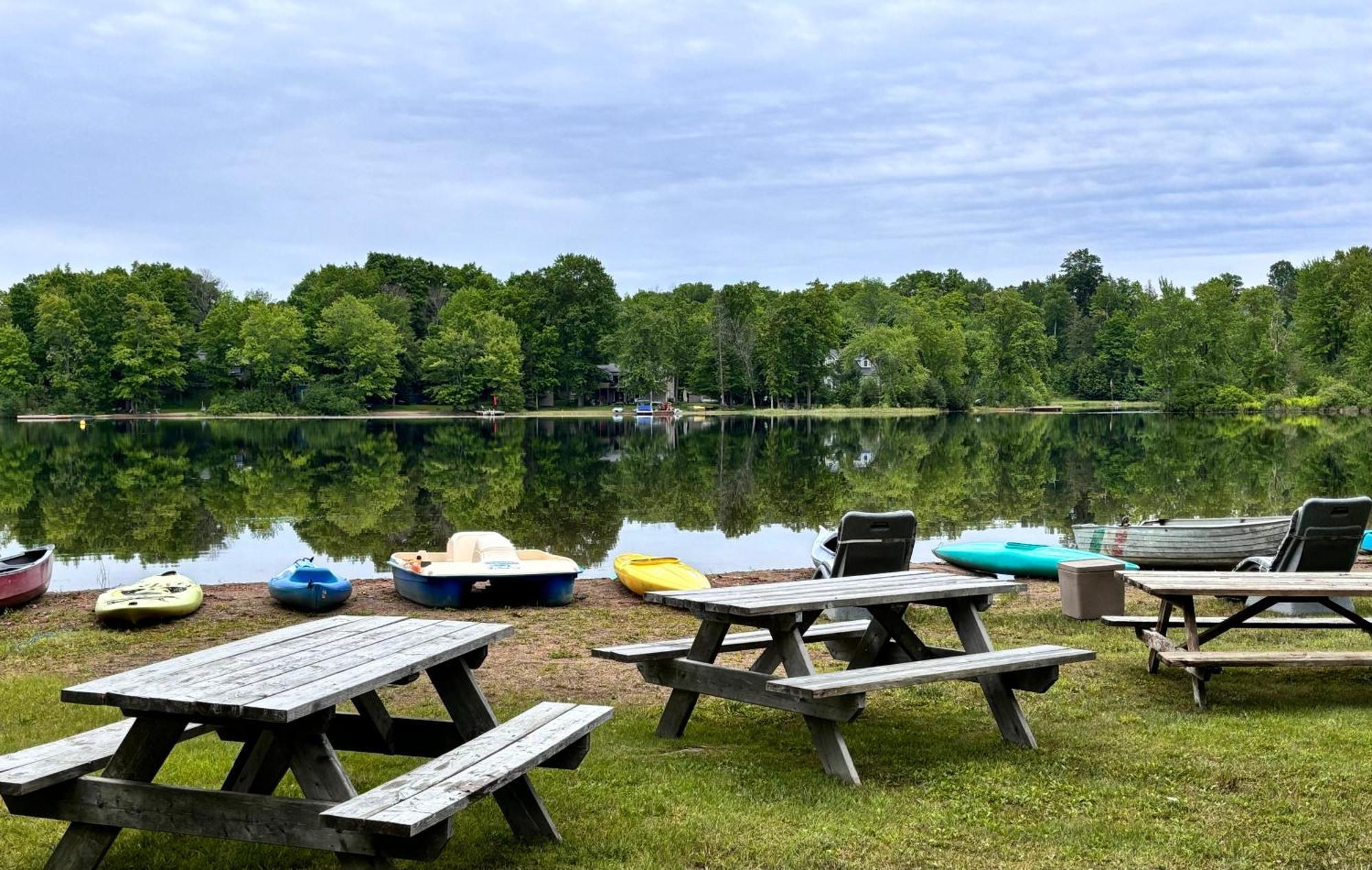 Lakefront Hideaway Resort Kawartha Lakes Buitenkant foto