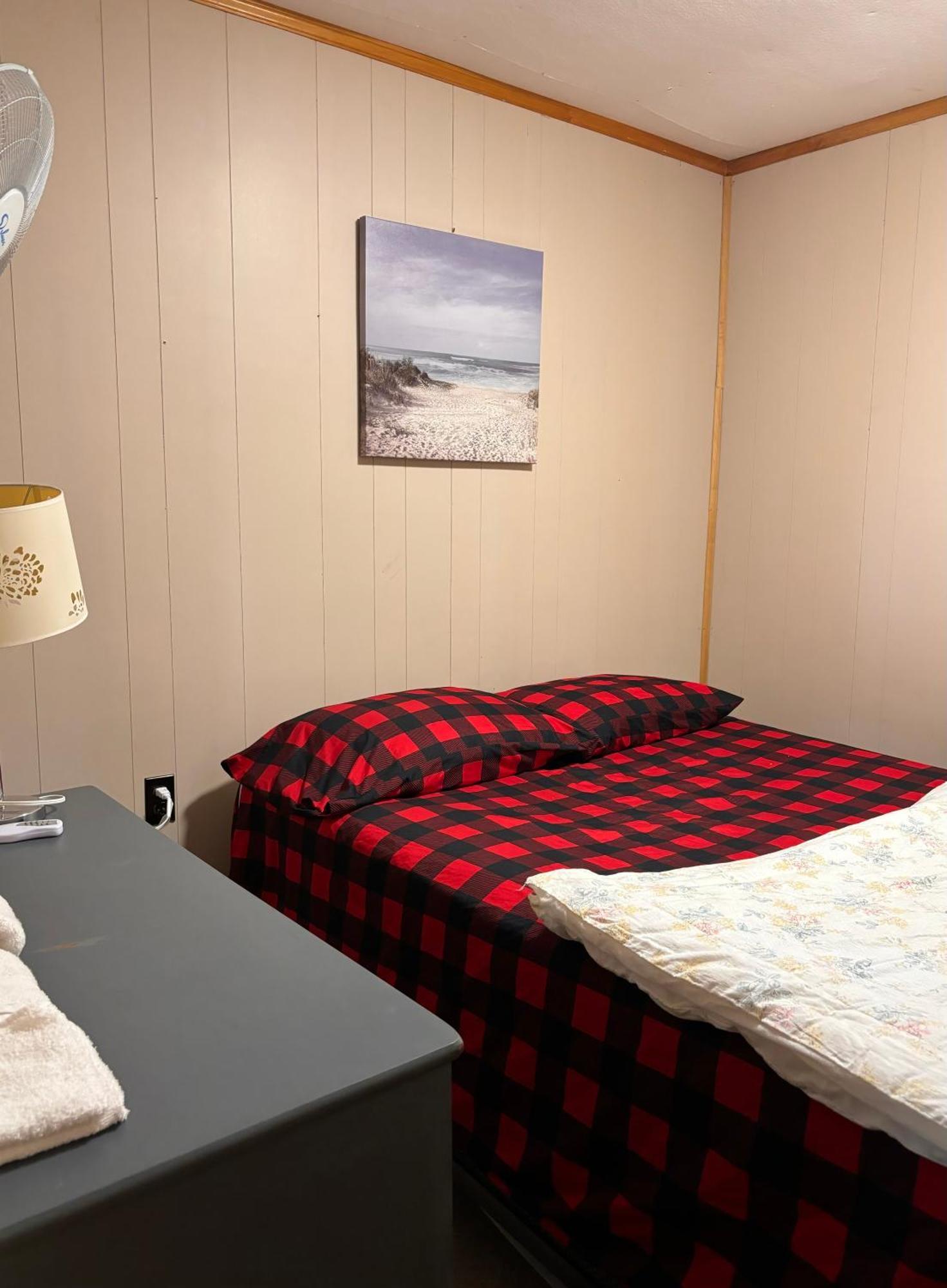 Lakefront Hideaway Resort Kawartha Lakes Buitenkant foto