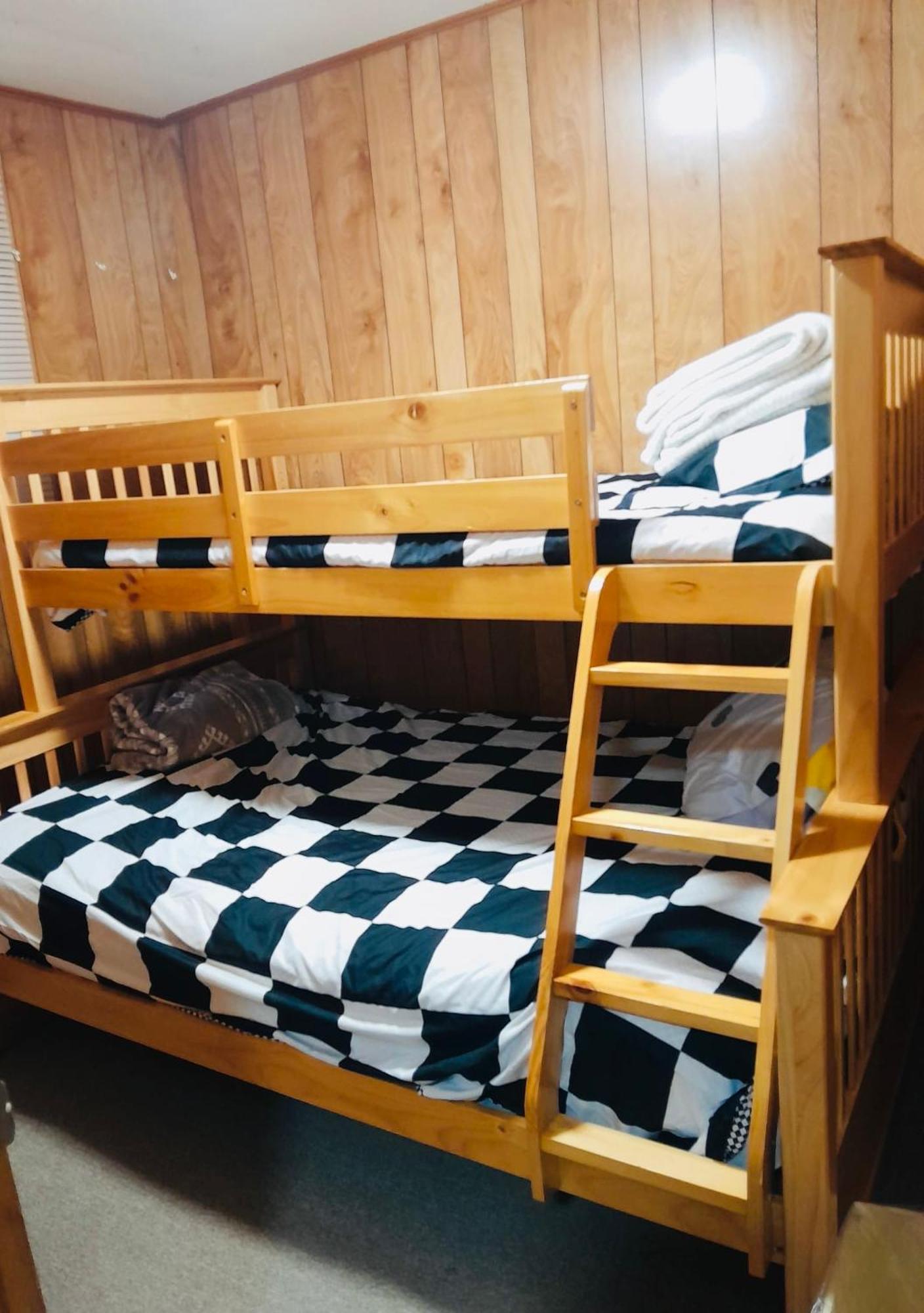 Lakefront Hideaway Resort Kawartha Lakes Buitenkant foto
