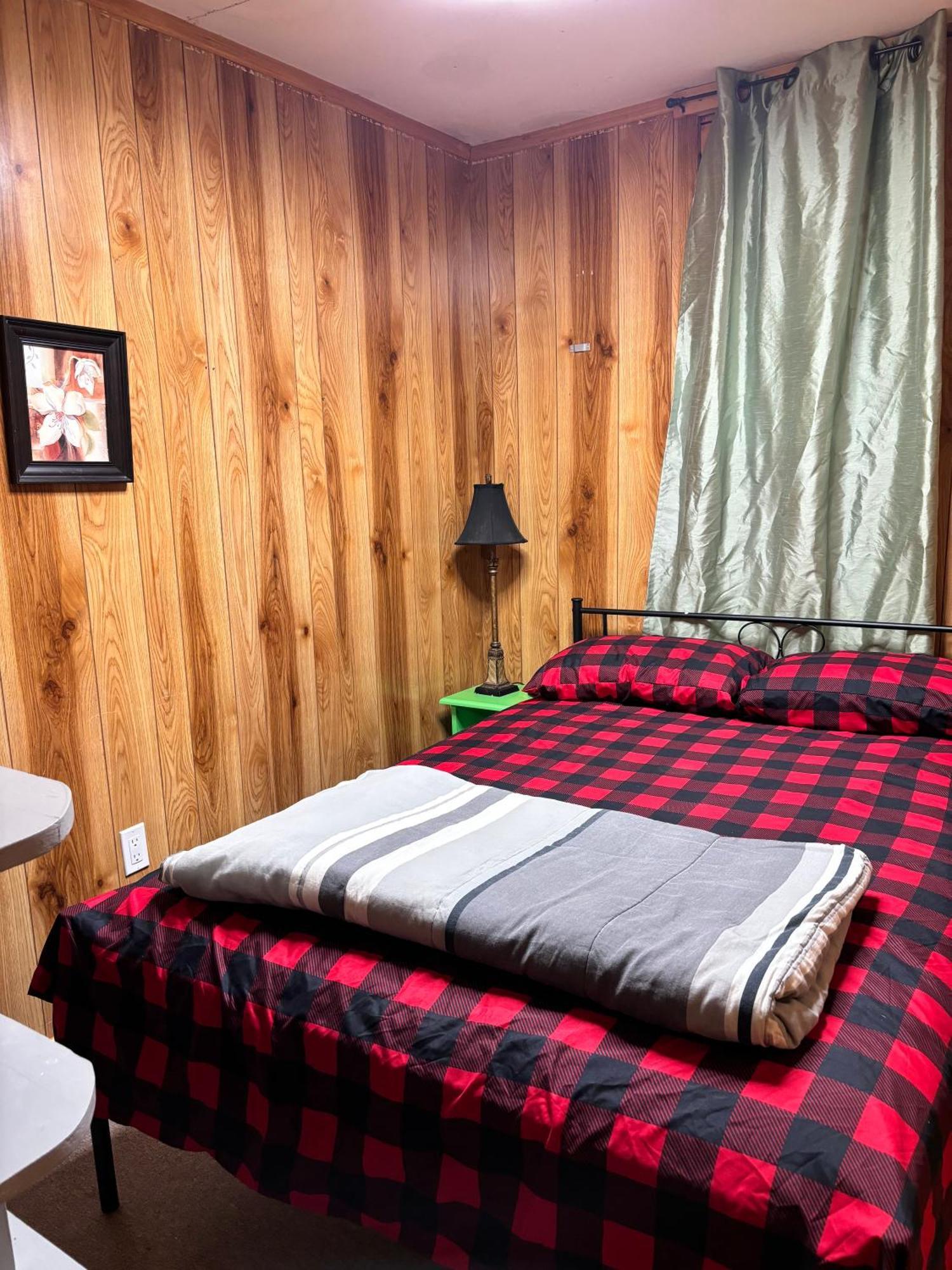 Lakefront Hideaway Resort Kawartha Lakes Buitenkant foto