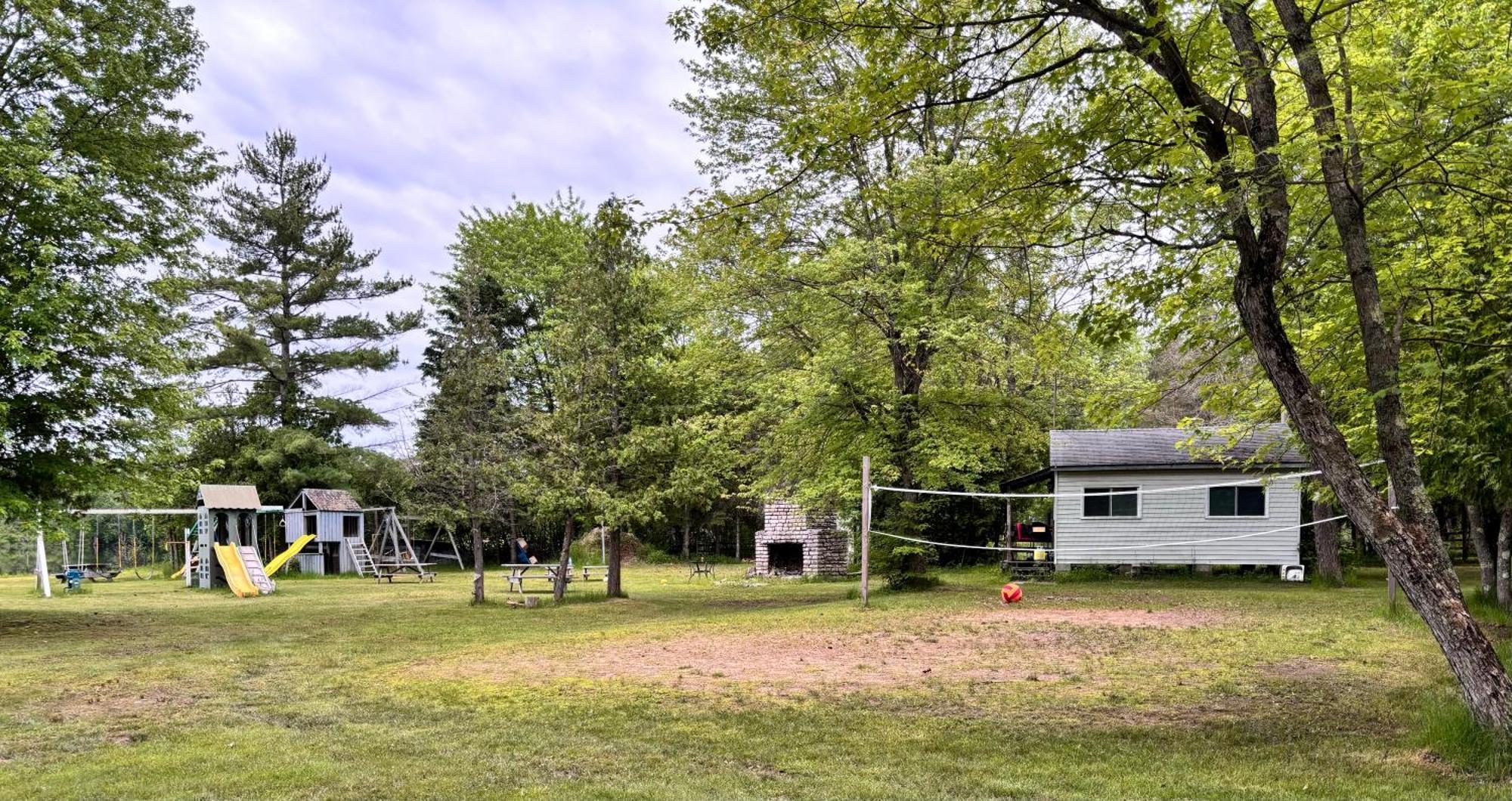 Lakefront Hideaway Resort Kawartha Lakes Buitenkant foto