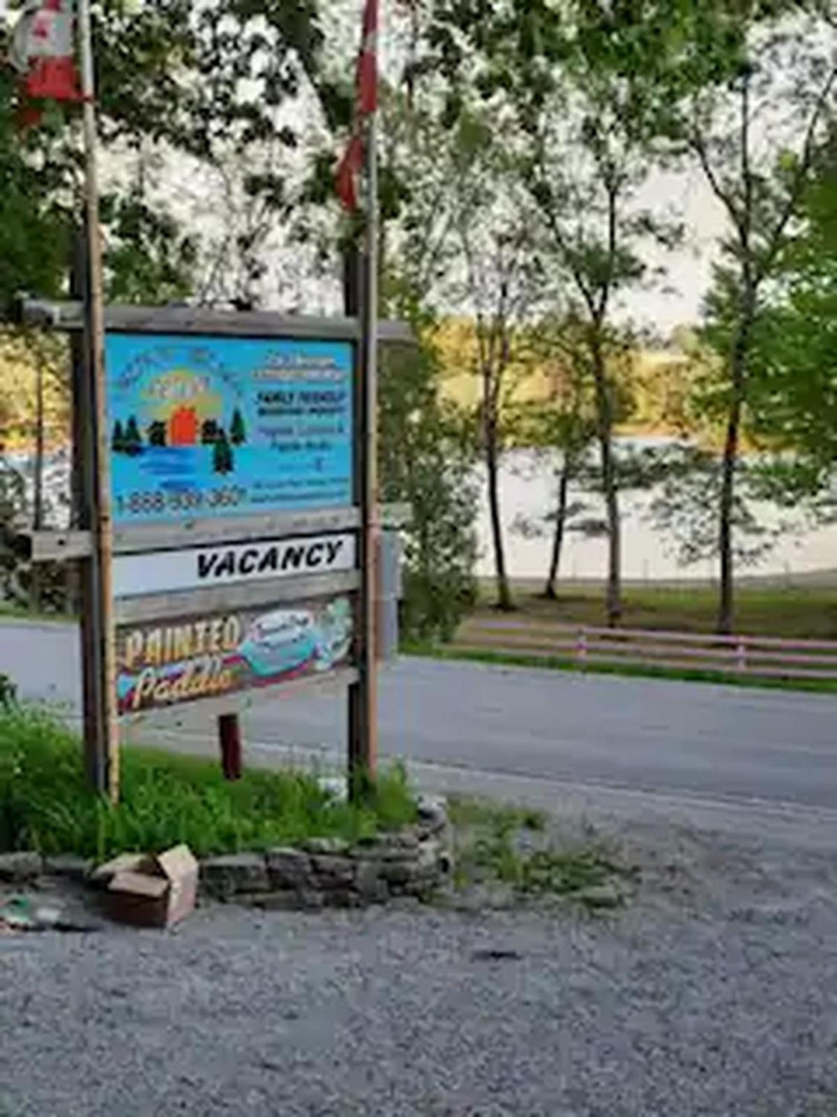 Lakefront Hideaway Resort Kawartha Lakes Buitenkant foto